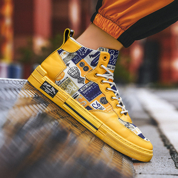 Tenisi de barbati actuali in trei culori cu aplicare