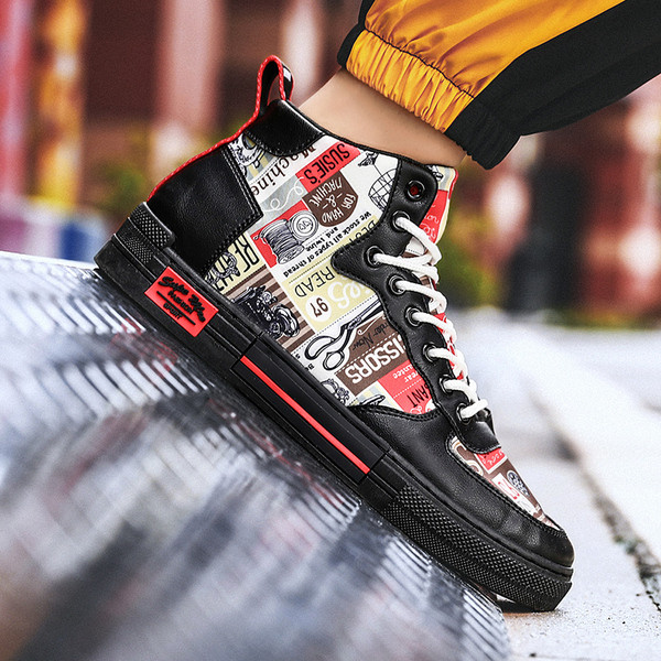 Tenisi de barbati actuali in trei culori cu aplicare