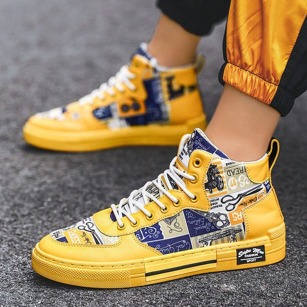 Tenisi de barbati actuali in trei culori cu aplicare