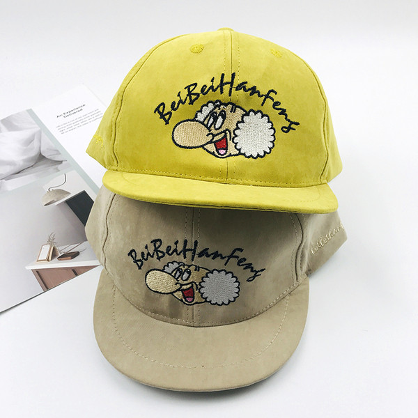 Palarii pentru copii cu broderie si vizor in mai multe culori