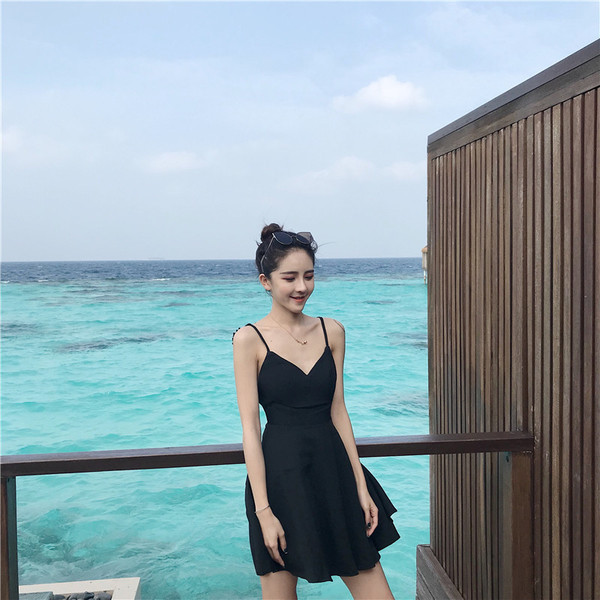 Rochie de dama actuala - model croiat in alb si negru