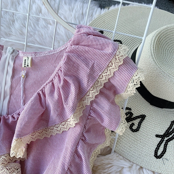 Salopetă de damă modernă în dungi, cu decolteu în V, în trei culori