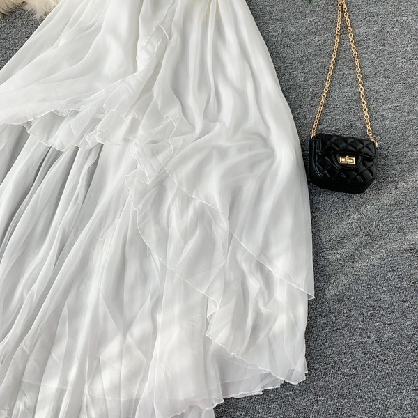 Rochie lungă de damă elegantă în alb