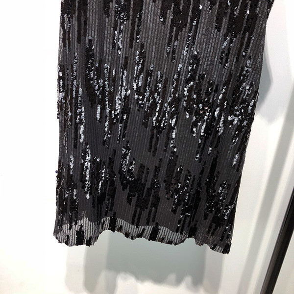 Rochie neagra de dama moderna cu paiete si decolteu oval