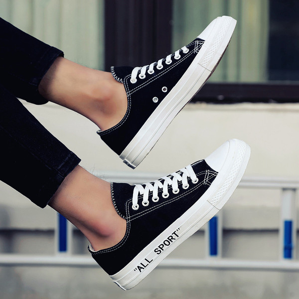 Adidași casual pentru bărbați în alb și negru cu inscripție