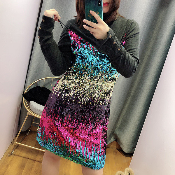 Rochie moderna scurta de dama cu bretele subtiri si paiete