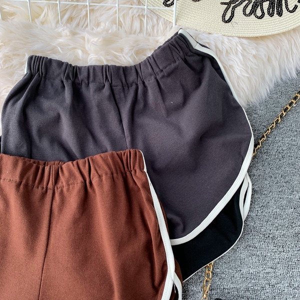 Pantaloni scurți casual dama cu elastic in trei culori