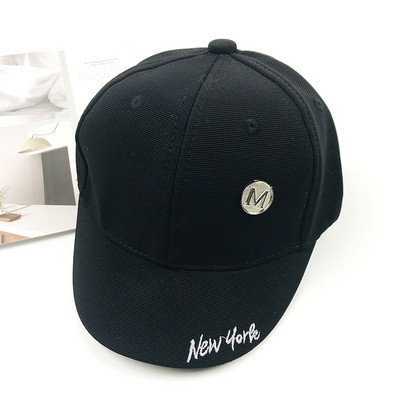 Pălărie pentru copii cu vizor și inscripție în mai multe culori