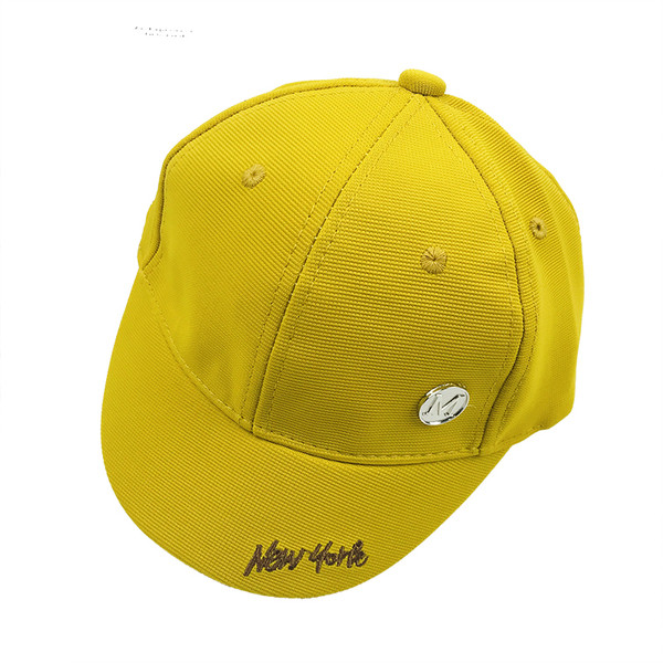 Pălărie pentru copii cu vizor și inscripție în mai multe culori