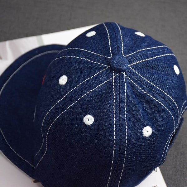 Palarie pentru copii cu broderie colorata in trei culori