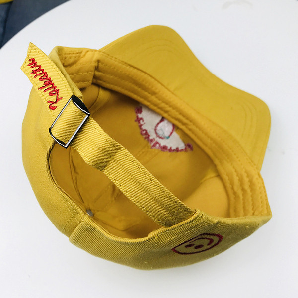 Palarie pentru copii cu vizor si broderie colorata in mai multe culori