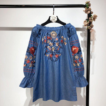 Rochie de dama cu umerii goi si maneci lungi in albastru cu broderie