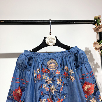 Rochie de dama cu umerii goi si maneci lungi in albastru cu broderie