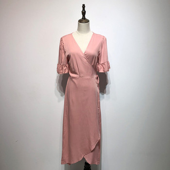 Rochie cu decolteu în V adânc și mâneci lotus scurte în roz