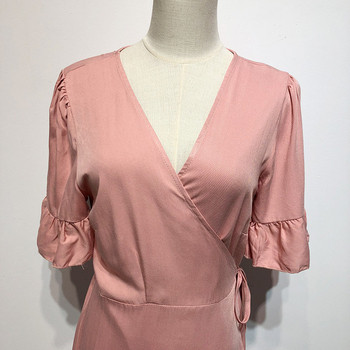 Rochie cu decolteu în V adânc și mâneci lotus scurte în roz