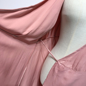 Rochie cu decolteu în V adânc și mâneci lotus scurte în roz