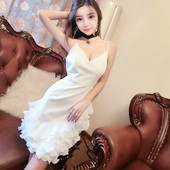 Rochie elegantă de damă în alb, cu bretele subțiri