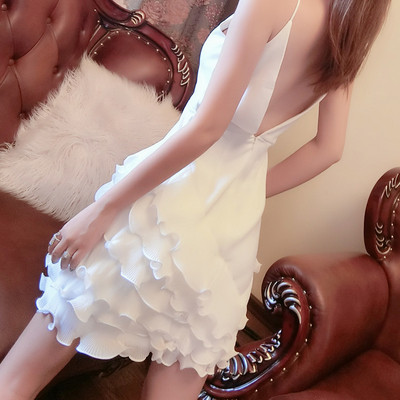 Rochie elegantă de damă în alb, cu bretele subțiri