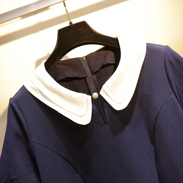 Rochie elegantă de damă cu mâneci scurte și guler în albastru