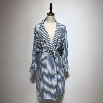 Rochie cu dungi cu decolteu în V adânc și mâneci lungi