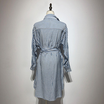 Rochie cu dungi cu decolteu în V adânc și mâneci lungi