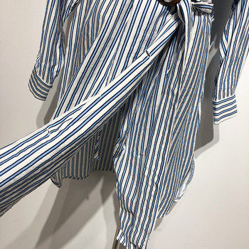 Rochie cu dungi cu decolteu în V adânc și mâneci lungi