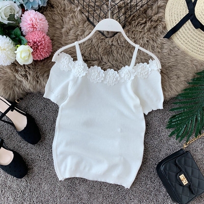 Bluză de damă cu mâneci scurte și flori în trei culori