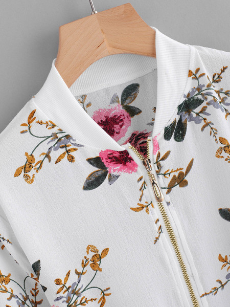 Ежедневно лятно яке с флорален мотив в бял и черен цвят 