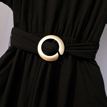 Model modern de rochie de dama cu curea neagra