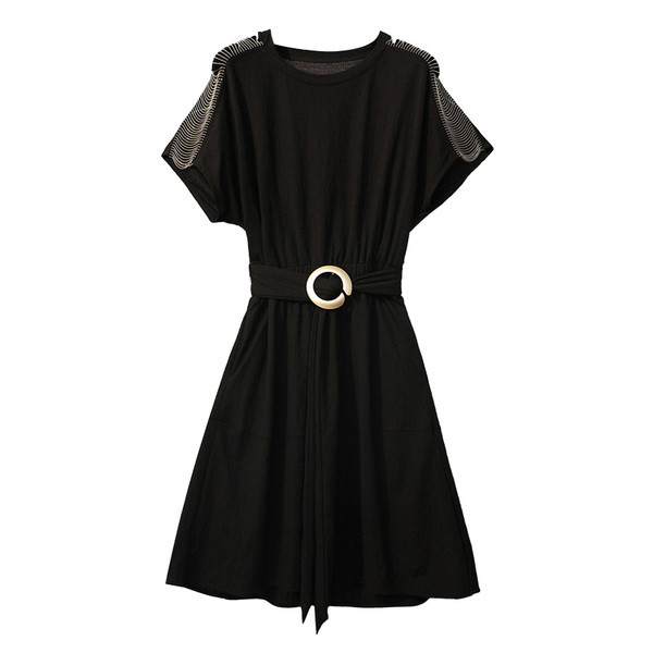 Model modern de rochie de dama cu curea neagra