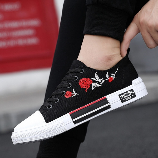 Tenisi actuali pentru bărbați în negru și roșu cu broderie