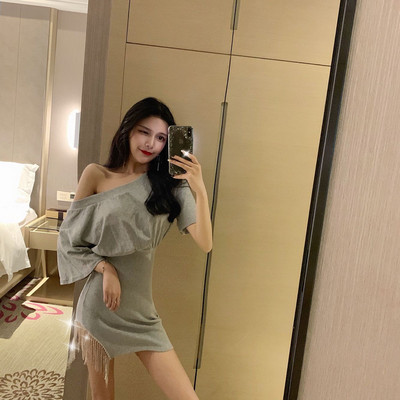 Rochie modernă de damă în negru și gri cu mâneci căzute