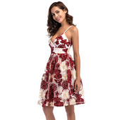 Rochie scurtă de damă elegantă, cu bretele subțiri, de culoare roșie