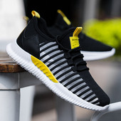 Tenisi actuali pentru bărbați în alb și negru