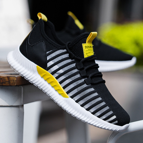 Tenisi actuali pentru bărbați în alb și negru