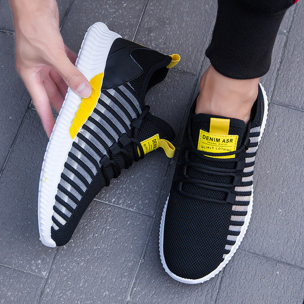 Tenisi actuali pentru bărbați în alb și negru