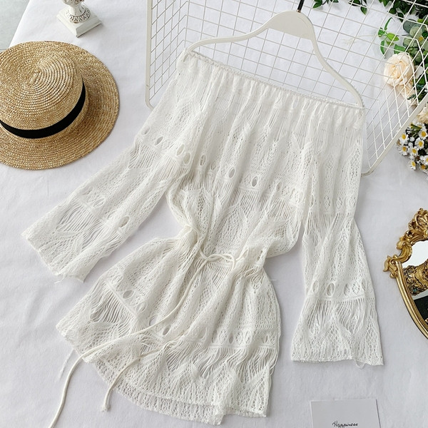 Pareo de damă modern cu o legătură în alb și negru