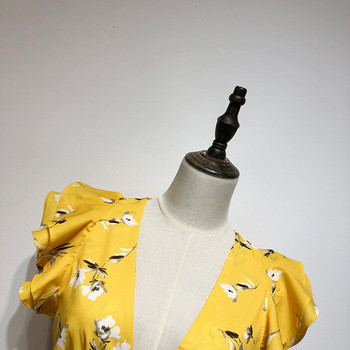 Rochie cu decolteu în V adânc și mâneci scurte lotus, de culoare galbenă