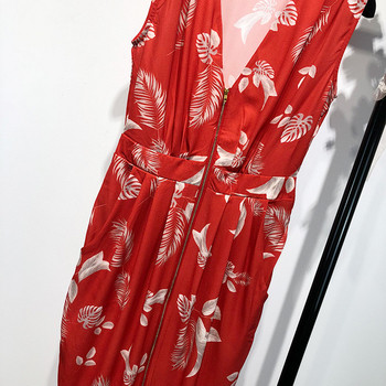 Rochie cu decolteu în V adânc și talie elastică