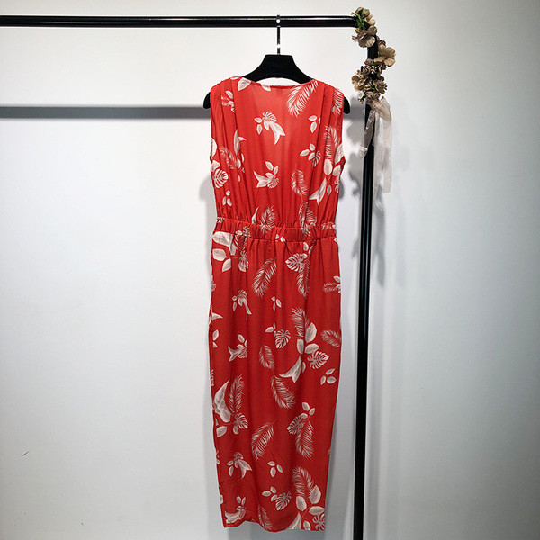 Rochie cu decolteu în V adânc și talie elastică