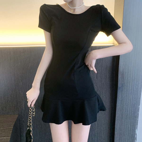 Rochie moderna de dama in alb-negru cu perle decorative