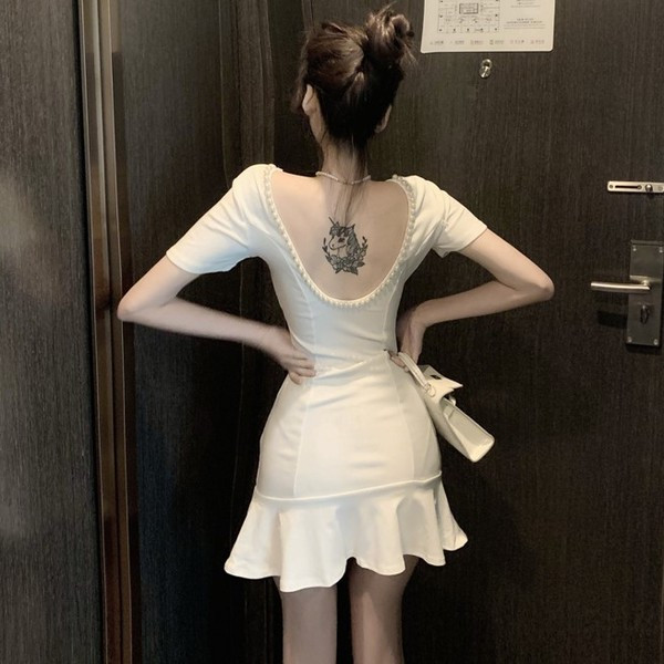 Rochie moderna de dama in alb-negru cu perle decorative