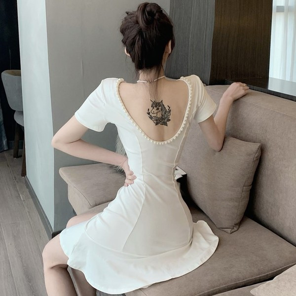 Rochie moderna de dama in alb-negru cu perle decorative