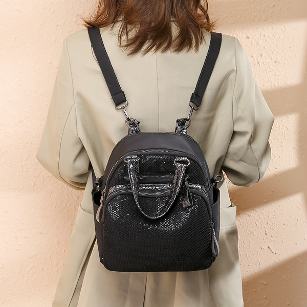 Rucsac actual de damă în roșu și negru