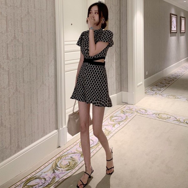 Rochie de dama actuala - model croiat cu maneca scurta