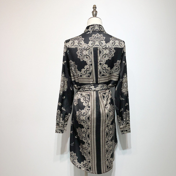 Rochie de dama cu guler clasic si maneci lungi cu model cu model