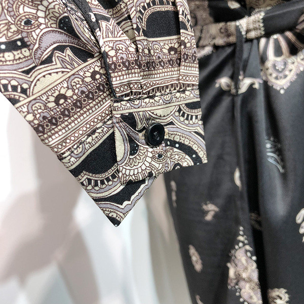 Rochie de dama cu guler clasic si maneci lungi cu model cu model