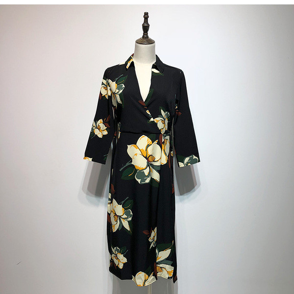 Rochie de dama cu decolteu in V si maneci 3/4 cu model floral