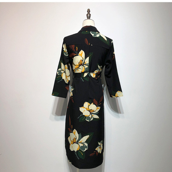 Rochie de dama cu decolteu in V si maneci 3/4 cu model floral