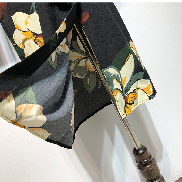 Rochie de dama cu decolteu in V si maneci 3/4 cu model floral